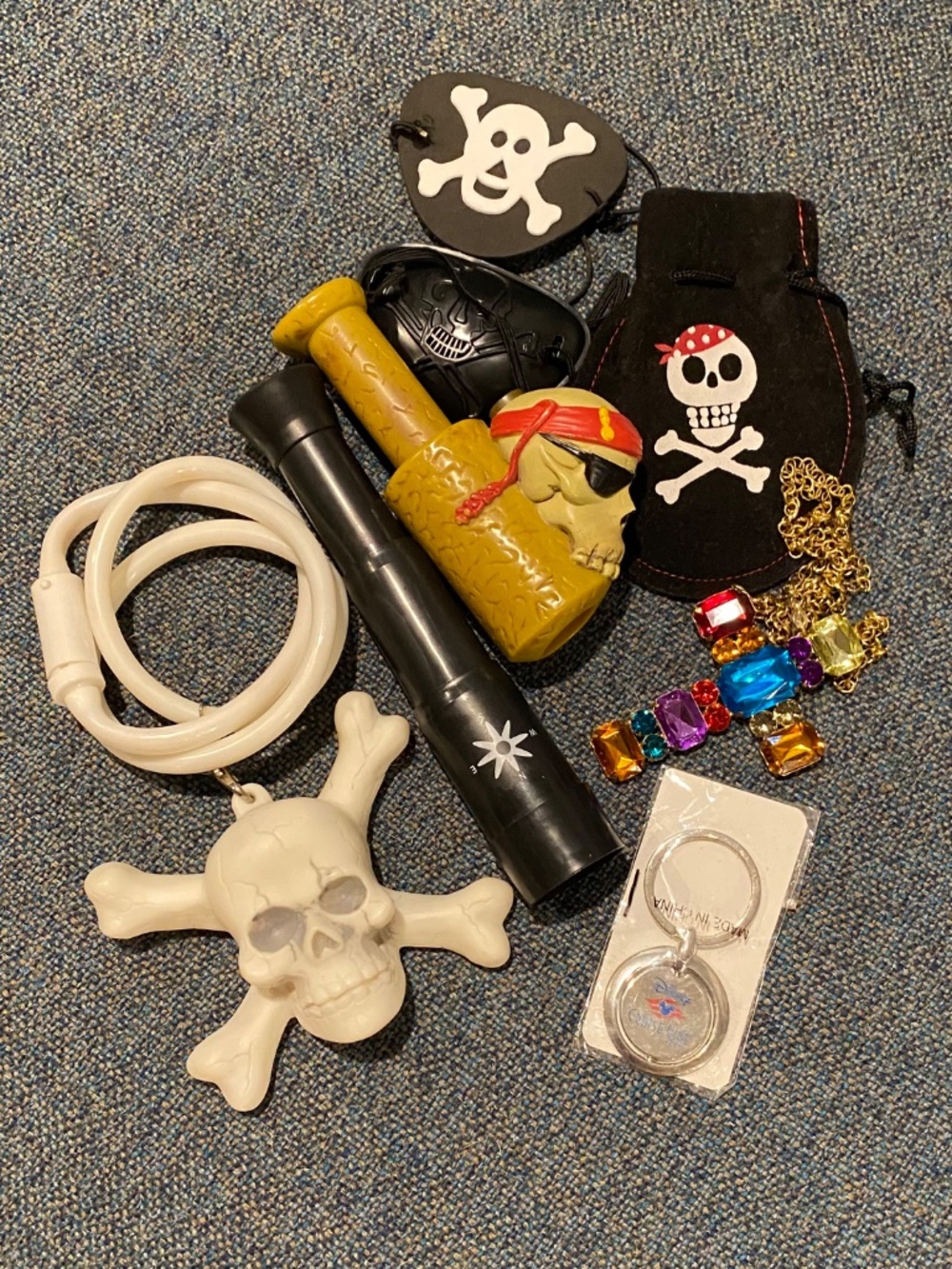 🏴☠️DCL Backpack Booty of Disney Pirates of Caribbean Bandanas Mickey Mouse - Picture 4 of 13